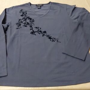 Denim & Co Slate Blue Long Sleeve Vneck Top with Black Floral Applique. Large